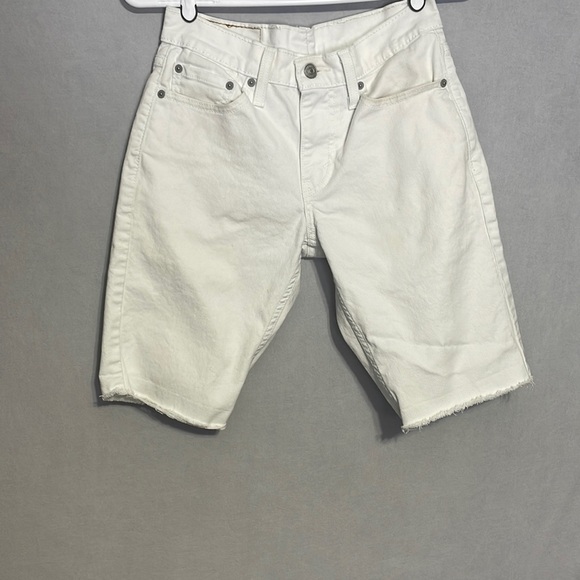 White Levi’s Jean Shorts - Picture 1 of 4